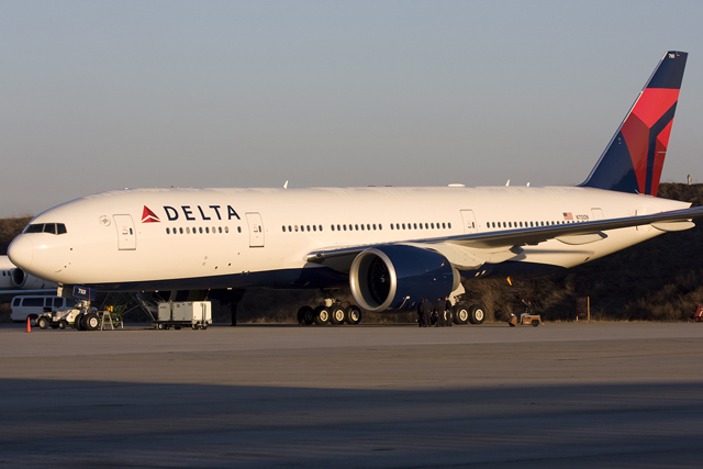 Delta_Air_Lines_Boeing_777_N701DN